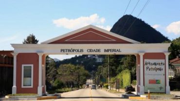 Pórtico de Petrópolis, excursión histórica comercializada por City Rio Turismo