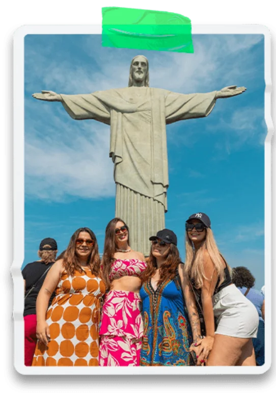 Visitantes en el Cristo Redentor, itinerario de City Tour RJ
