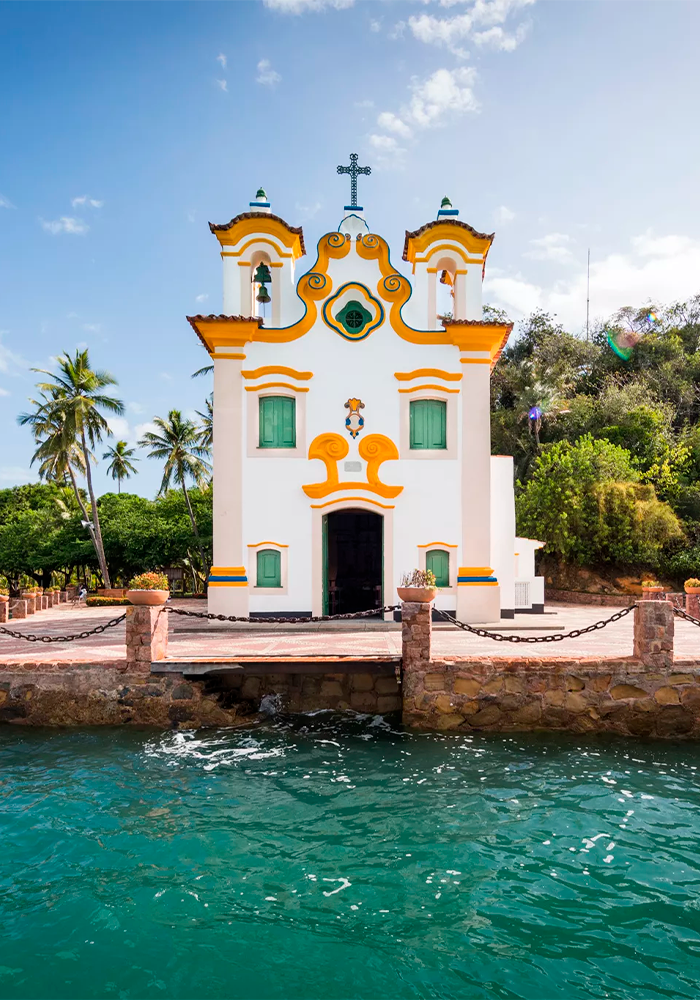 Capilla costera en una imagen del catálogo de excursiones de City Tour Salvador