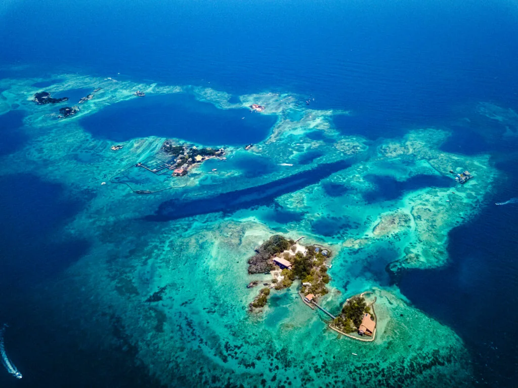 Vista aérea de islas que forman parte de excursiones desde Cartagena