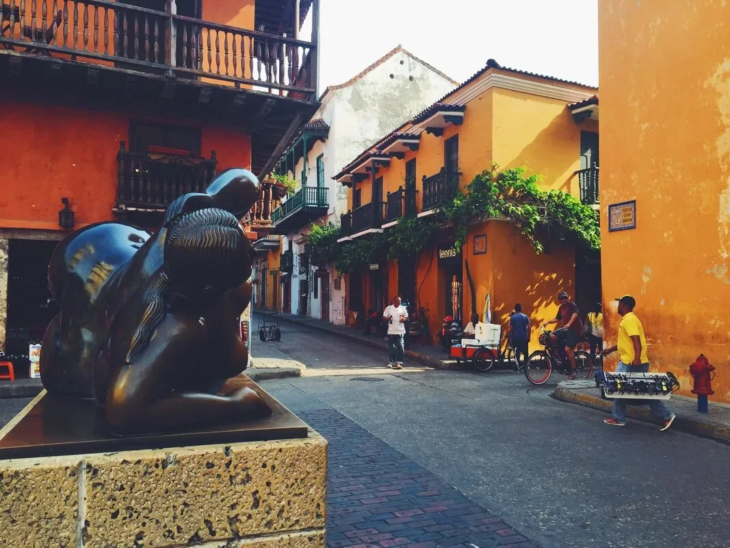 Calle del Centro Histórico visitada en un recorrido a pie de Cartagena Connections