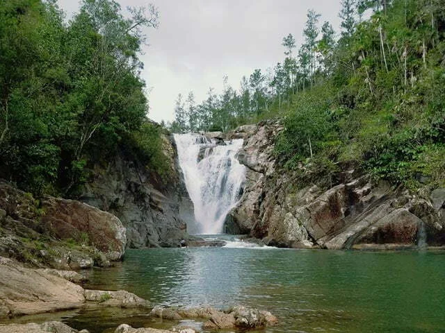 Cascada visitada en una excursión a Mountain Pine Ridge