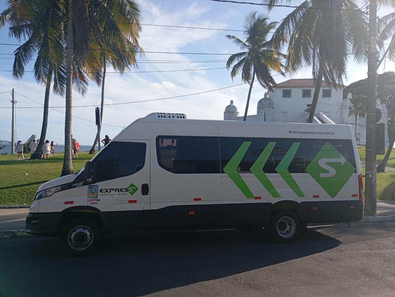 Van de transporte turístico de Express Receptivo & Turismo