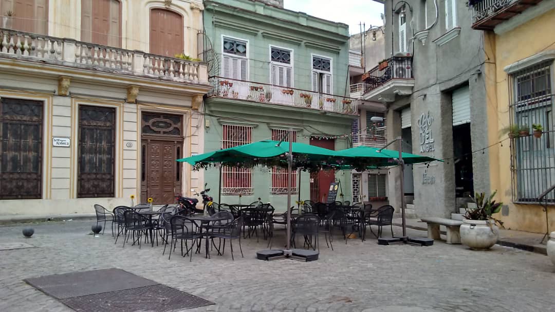 Calle y automóvil clásico en una imagen publicada por FWTH