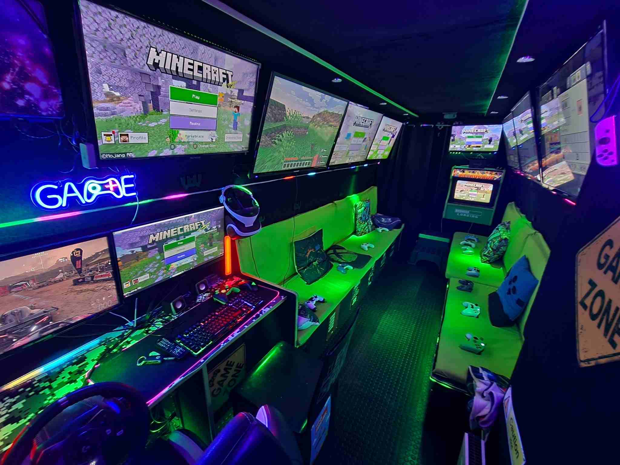 Gaming Bus Essex & Suffolk | 16 Player Mobile Gaming Party Bus