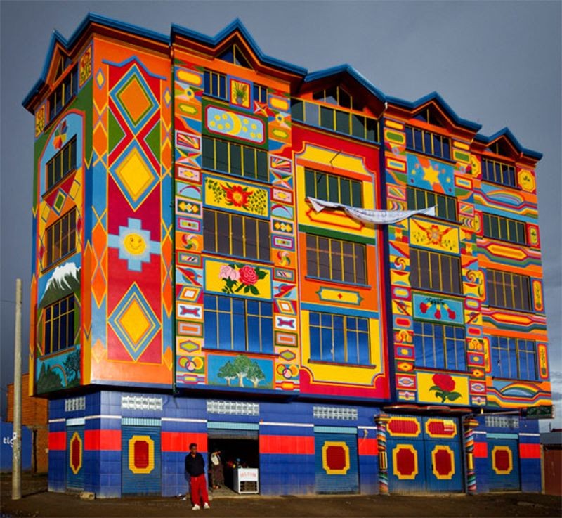 Edificio de arquitectura colorida en La Paz, de la galería de Hi Bolivia