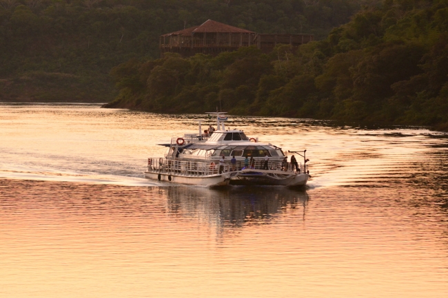 Paseo de puesta del sol en catamarán, imagen publicada por Iemanjá Turismo