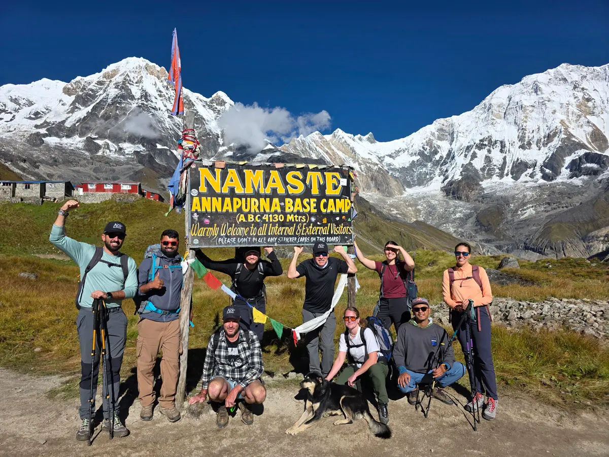 Grupo durante el trekking al campamento base de Annapurna