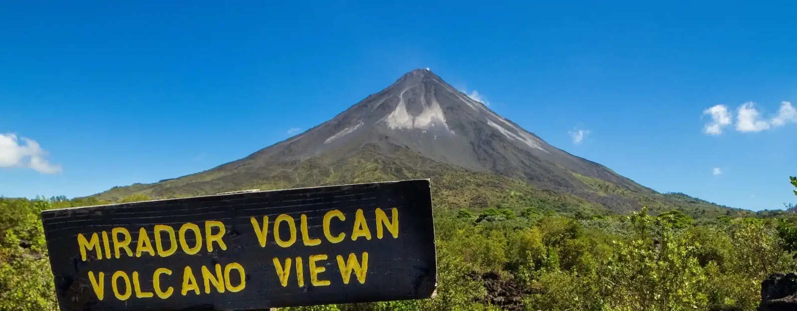 Sendero y mirador del volcán Arenal en una excursión de Fortuna Expeditions