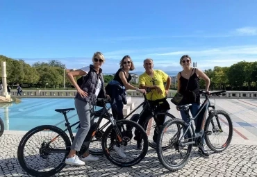 Paseo en bicicleta junto a la ribera de Lisboa