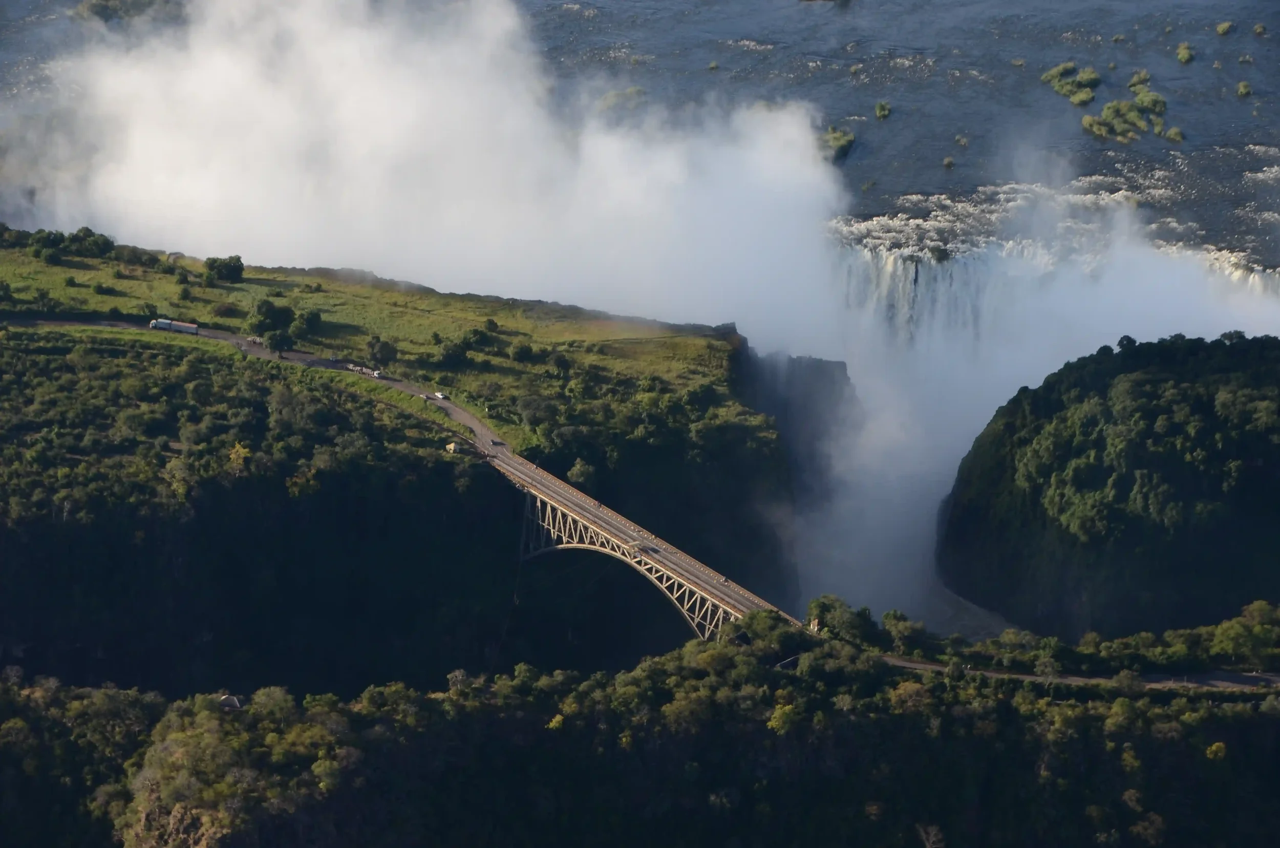 Cataratas Victoria, una de las excursiones guiadas de la empresa.