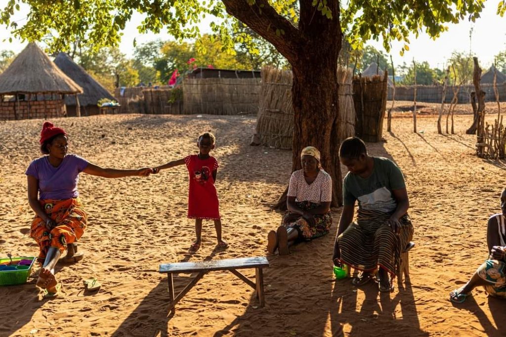 Visita cultural a Mukuni Village, actividad del catálogo de Cherish.