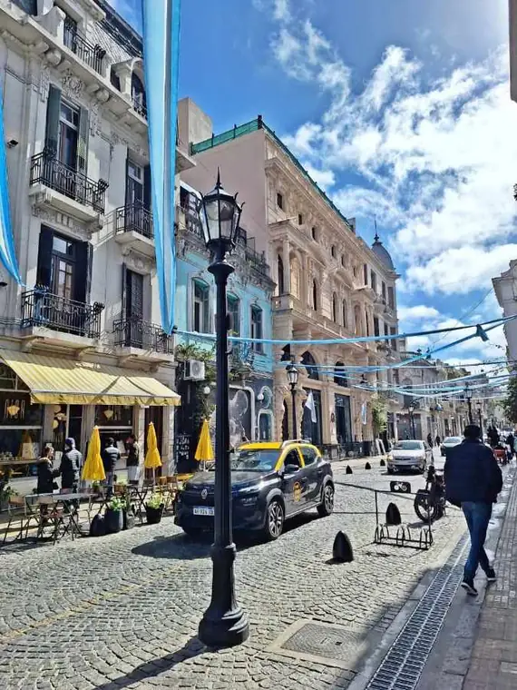 Recorrido a pie por San Telmo, imagen oficial de Loco Local Experiences
