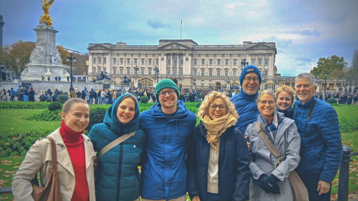 Grupo en un paseo por Westminster publicado por London with a Local Tours