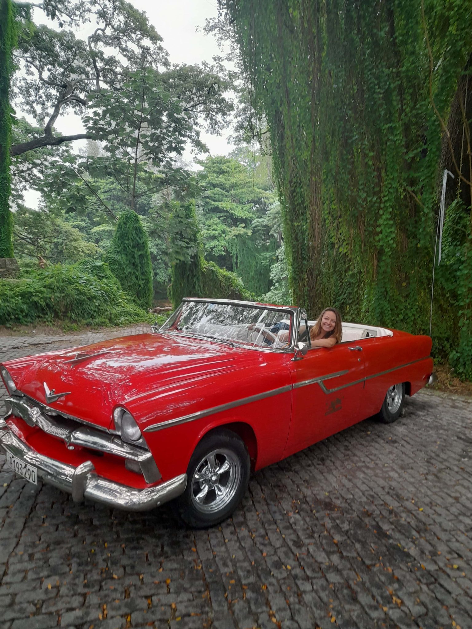 Automóvil clásico en una imagen del sitio de Luis Havana Tours