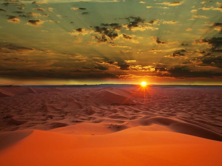 Dunas al atardecer en una excursión sahariana ofrecida por Marrakech Tour Company.