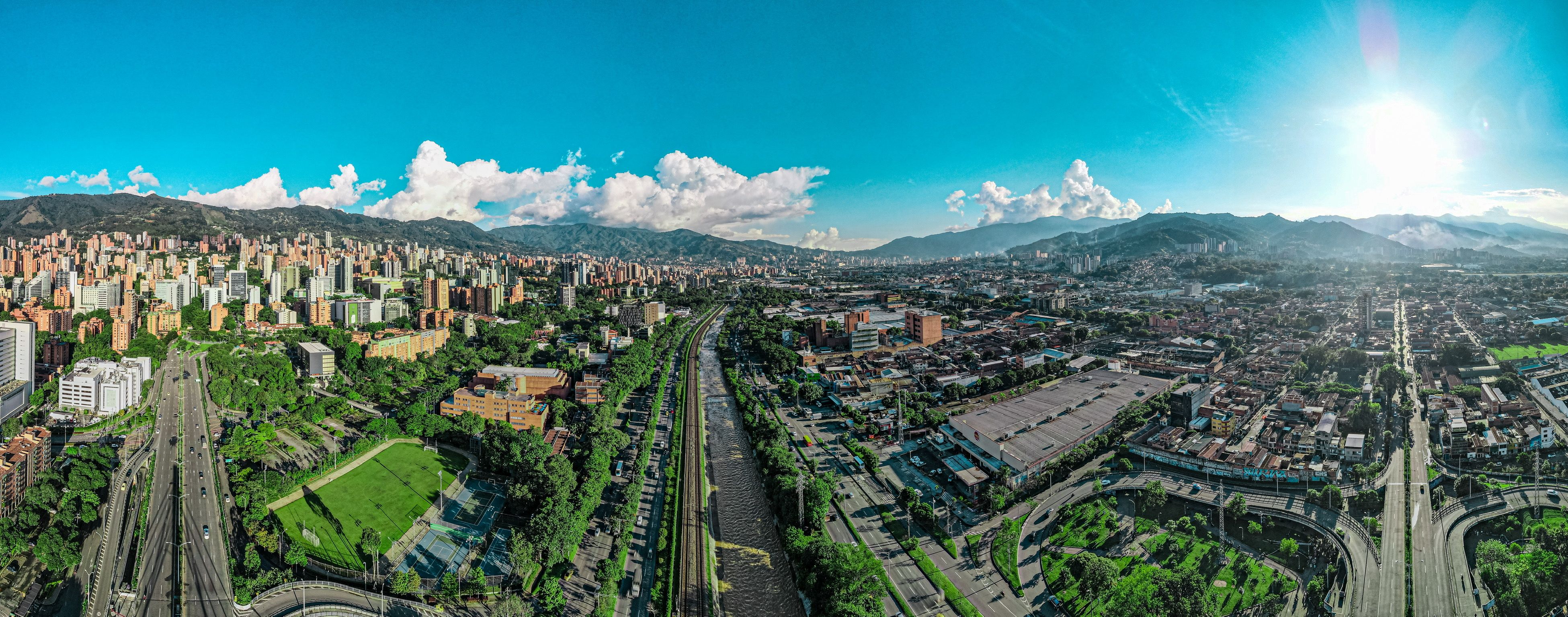 Vista panorámica de Medellín, ciudad que recorre el tour privado de Medellin VIP