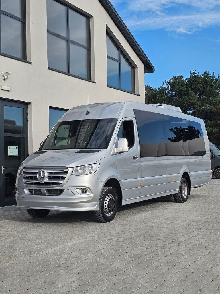 Minibus Hire UK – Travel in Comfort & Style