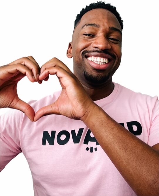 Novakid English teacher wearing a branded shirt