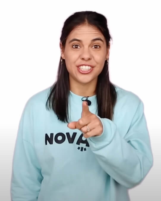 Novakid teacher introducing an English lesson on camera