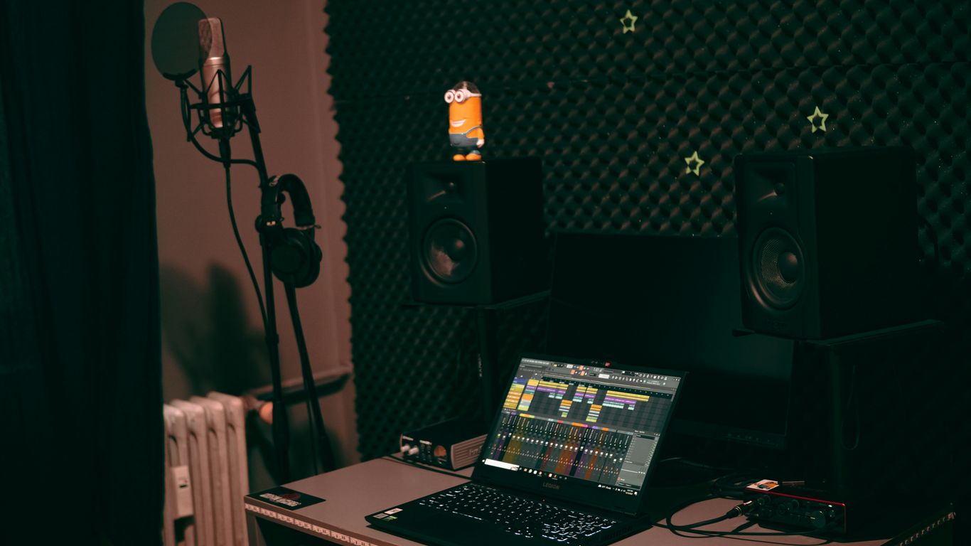 Audio mixing console and studio equipment used for music production