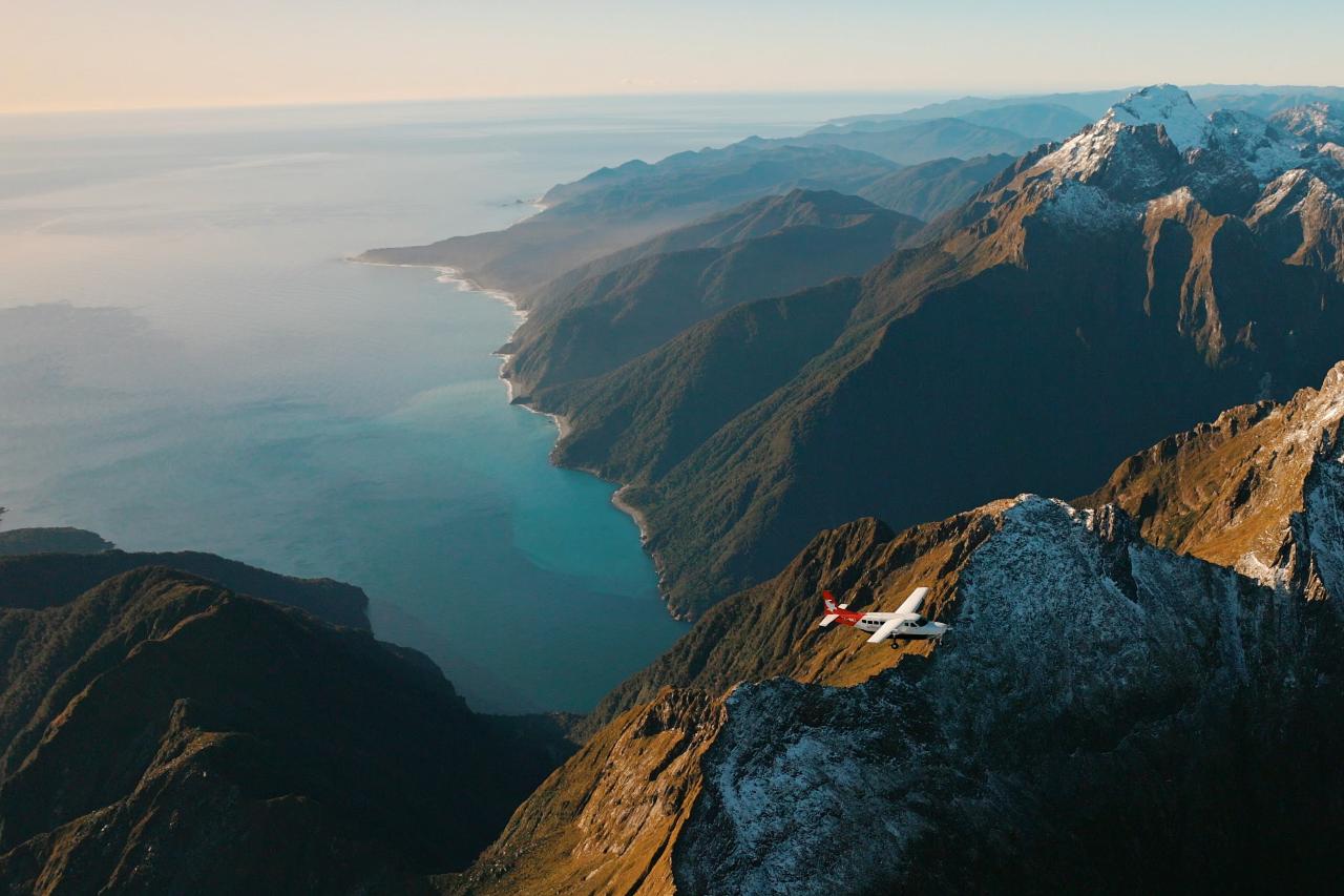 Vuelo panorámico de regreso desde Milford Sound, disponible en un producto de la empresa.