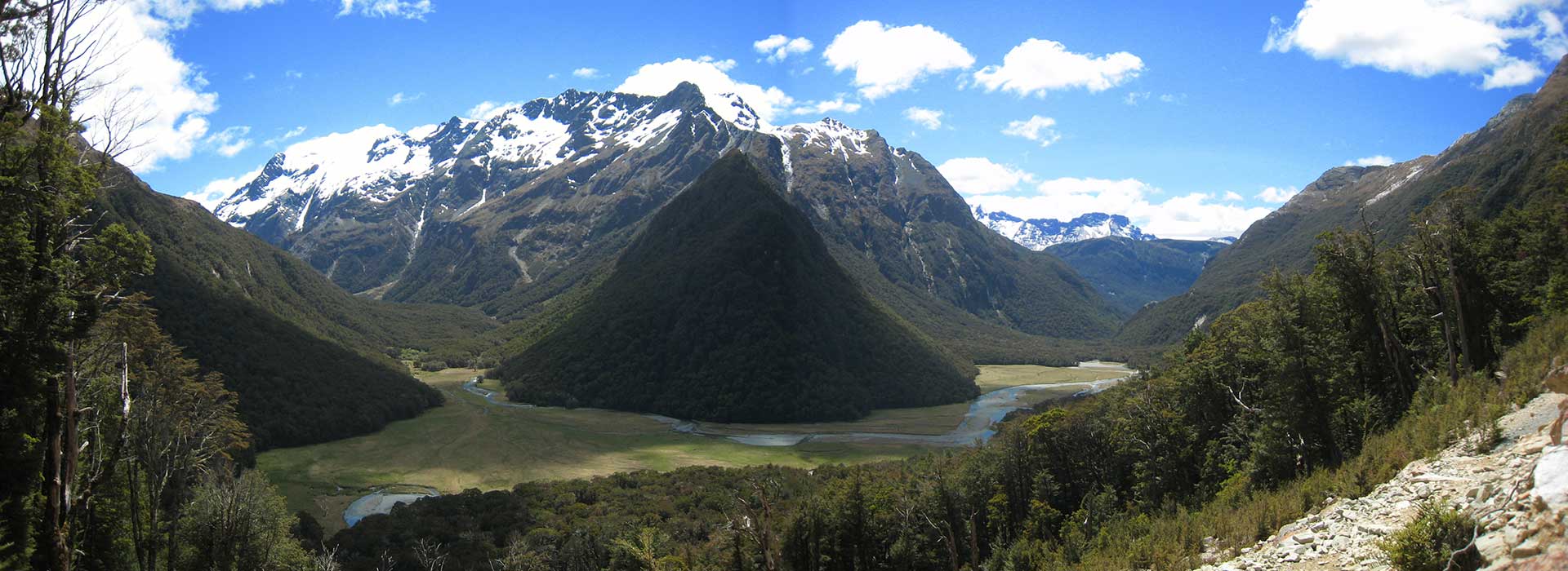 Paisaje del Routeburn Track, recorrido a pie guiado por Nomad Safaris.