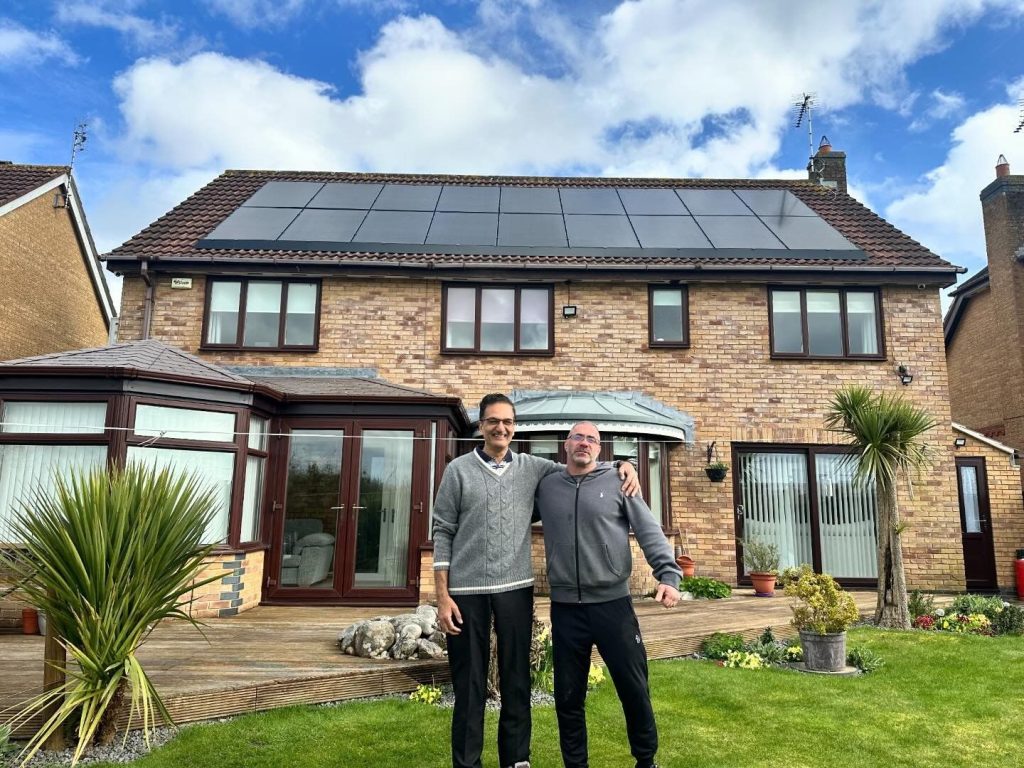 Renewagen – #1 UK Solar Panel Installation | Save £800/yr on Energy Bills – Our team of