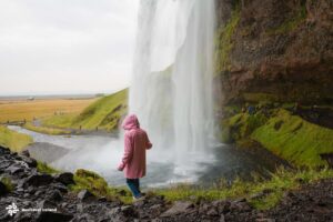 Cascada Seljalandsfoss en el sur de Islandia
