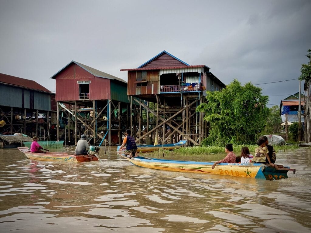 Casas elevadas de Kampong Phluk junto al lago Tonlé Sap