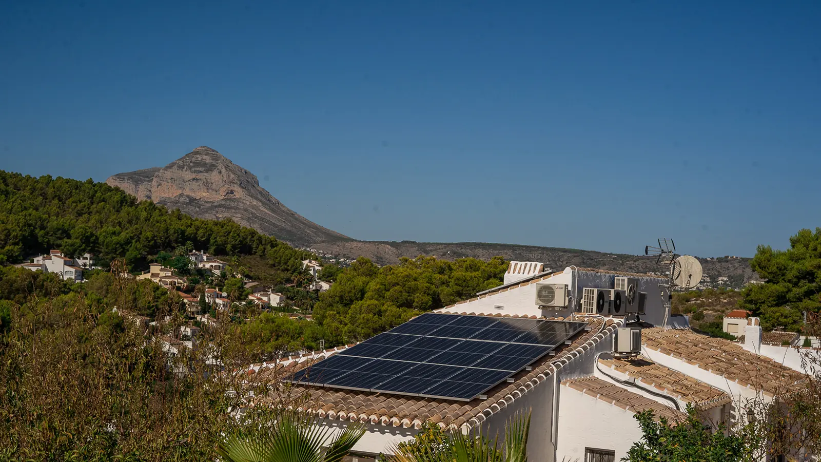 Rooftop solar panel installation on a home near Jávea