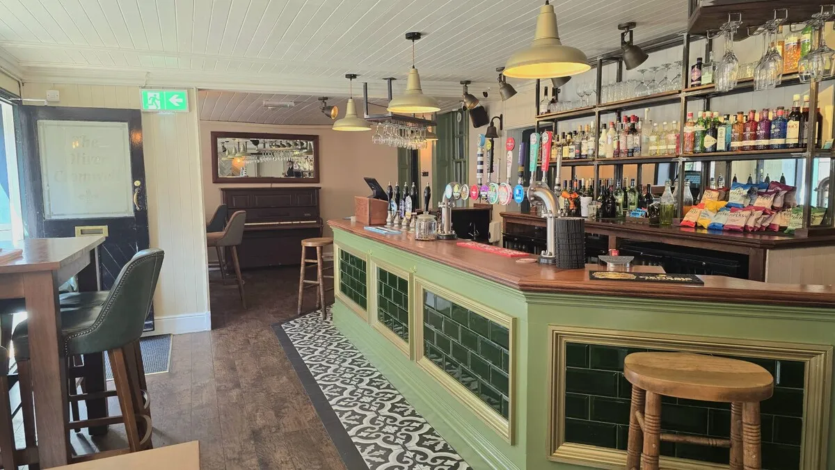 The Oliver Cromwell |