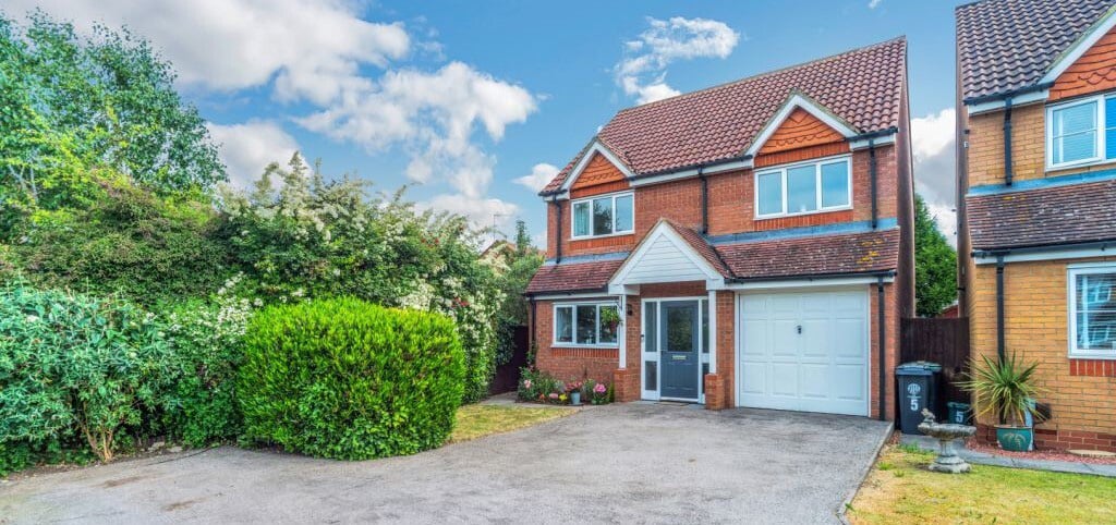 The UK's Leading Online Estate Agents | Emoov