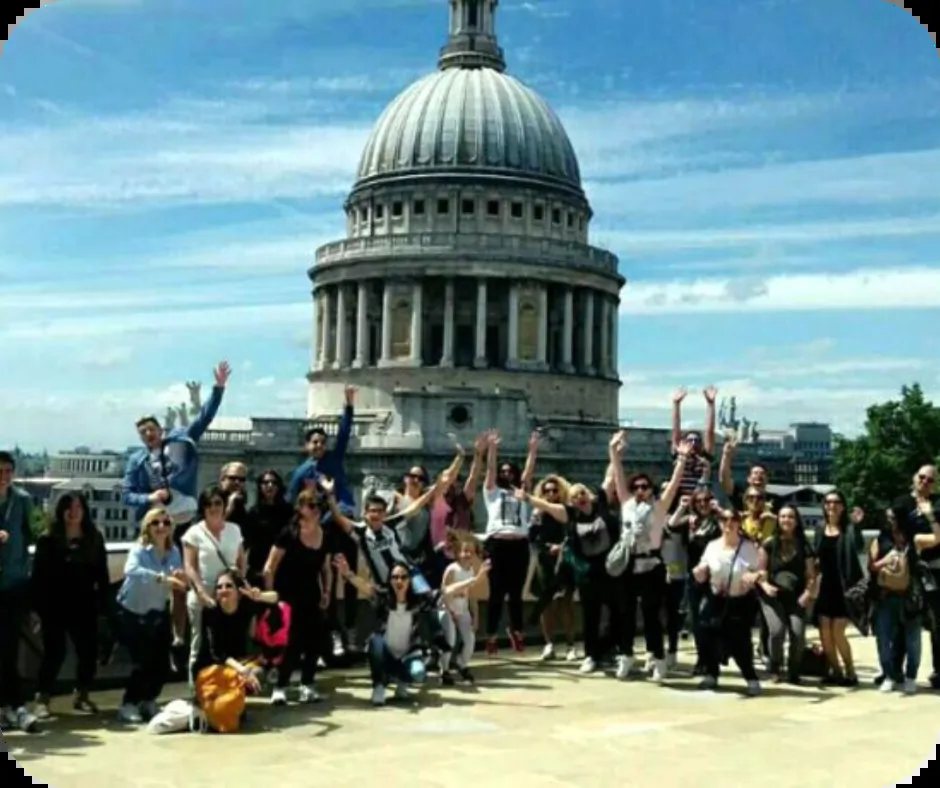 Grupo en un recorrido de Tour Londres por el centro de la ciudad