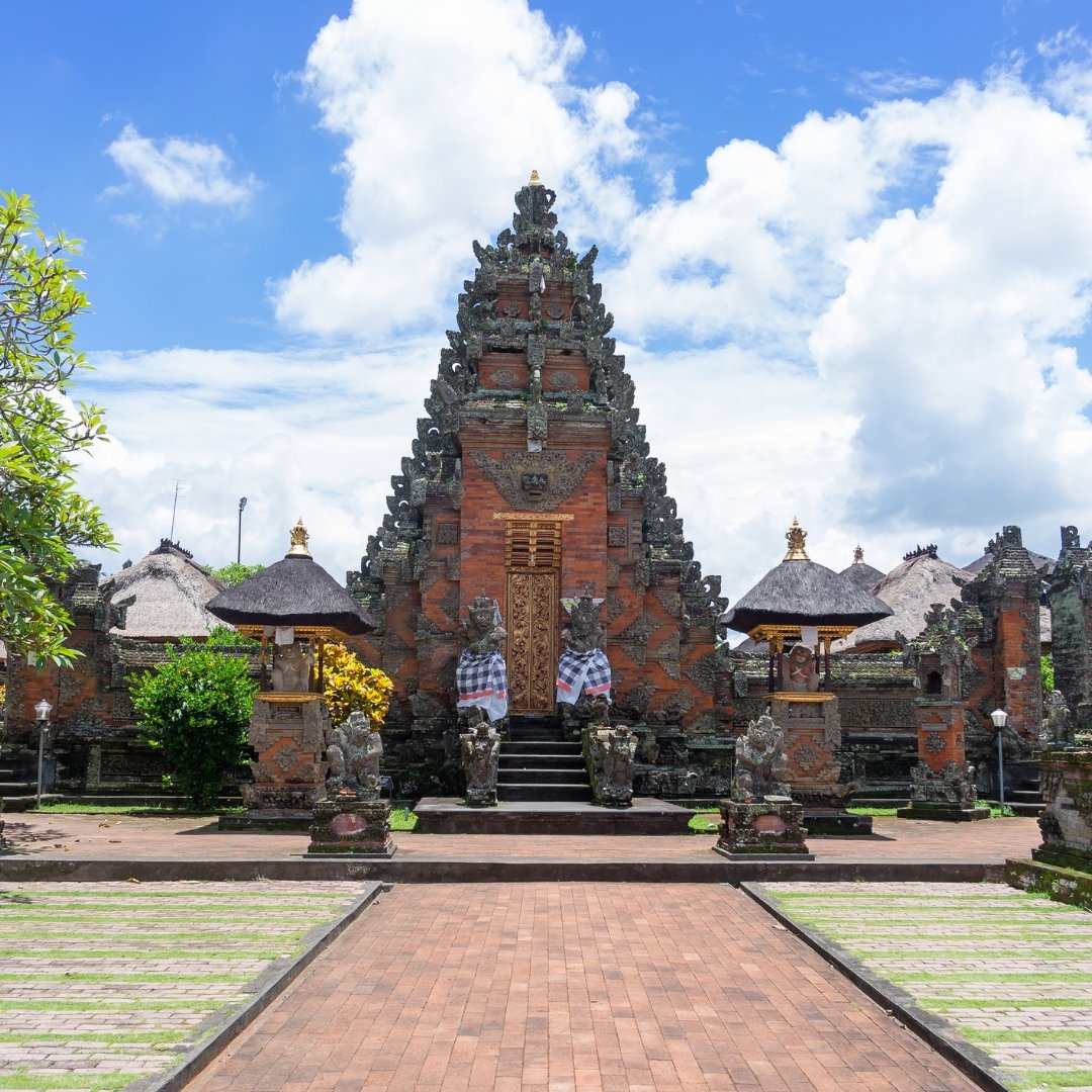 Templo de Batuan en ruta de aldeas artísticas