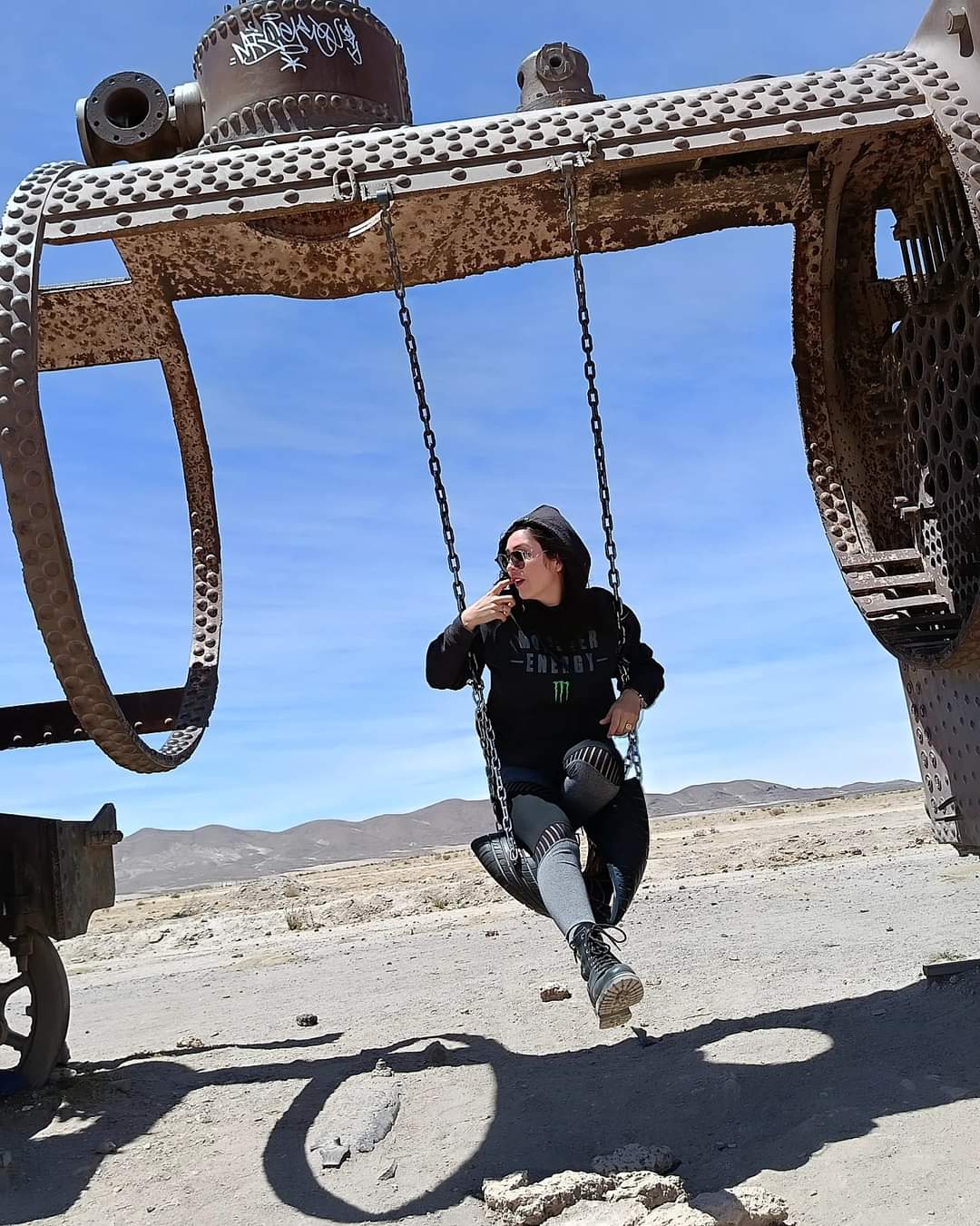 Viajera en un punto de interés del recorrido por Uyuni, foto oficial
