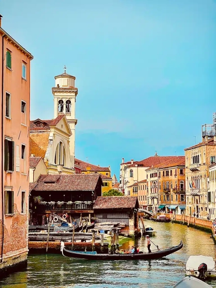 Canal del barrio de Dorsoduro en Venecia