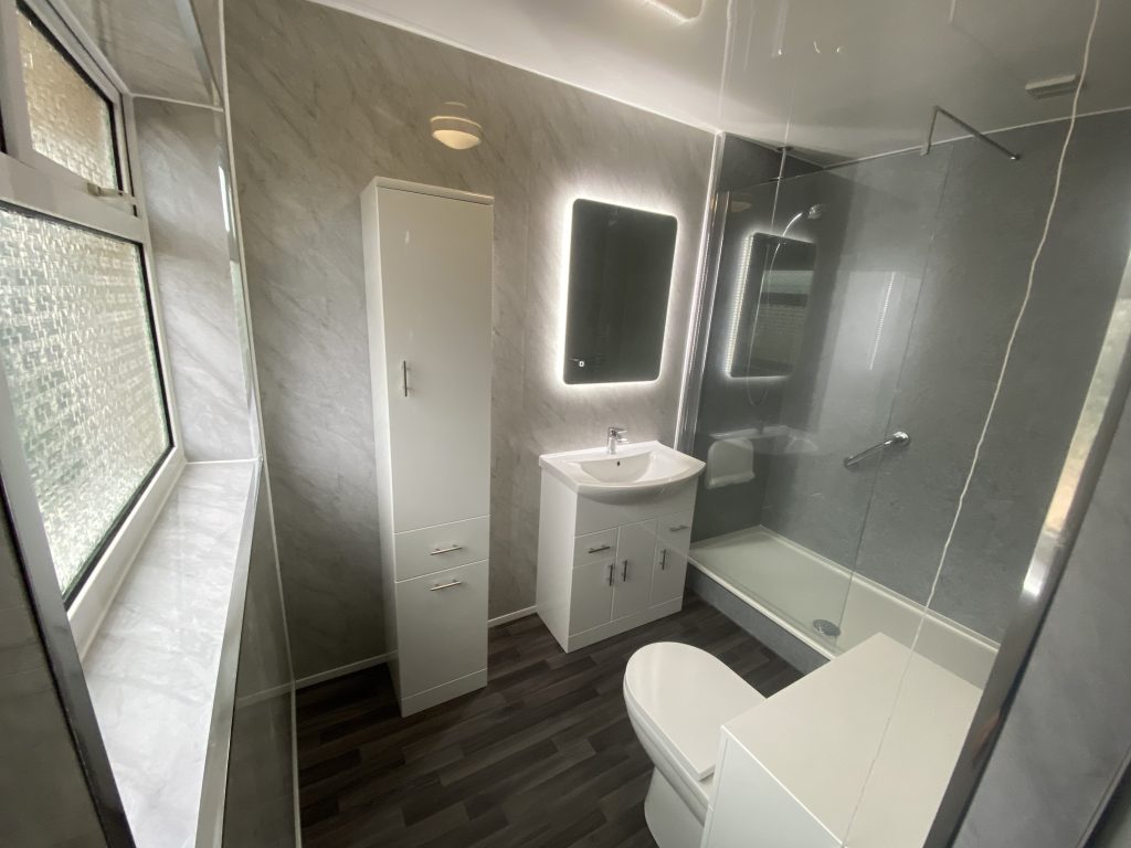Walk in Showers and Baths UK | Dolphin Walk-in Showers