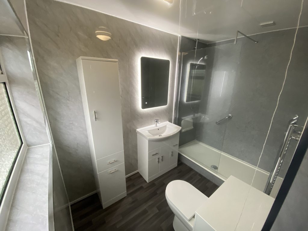 Walk in Showers and Baths UK | Dolphin Walk-in Showers