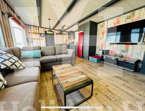 Your Holiday Homes, Caravan - Tattershall Lakes, Lincolnshire